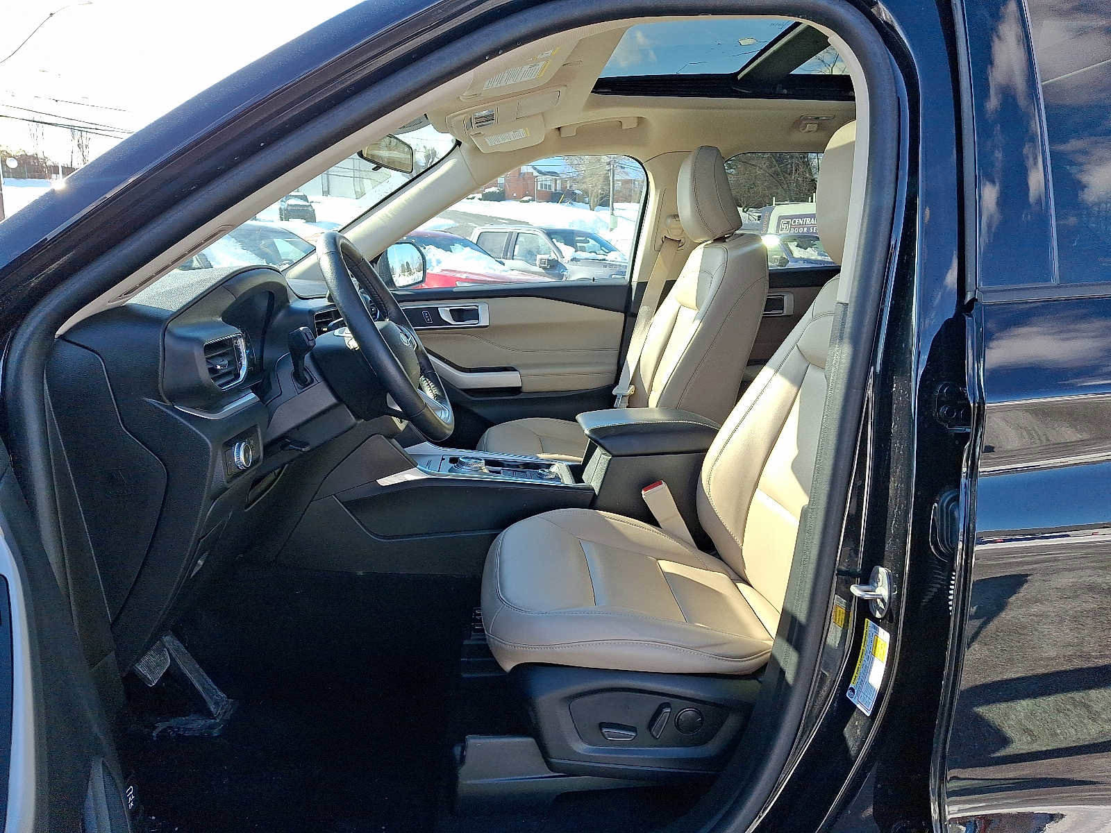 Certified 2022 Ford Explorer XLT w/ Equipment Group 202A image 15