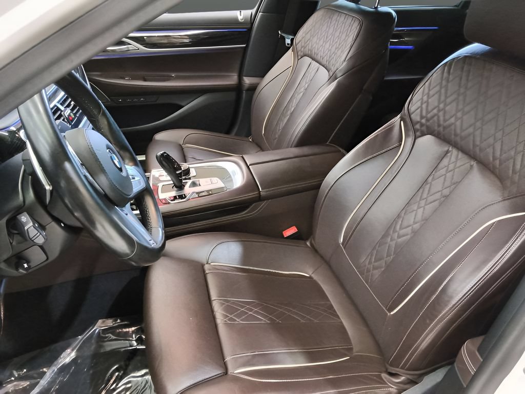 Used 2021 BMW 750i xDrive w/ Executive Package AWD/4WD image 16