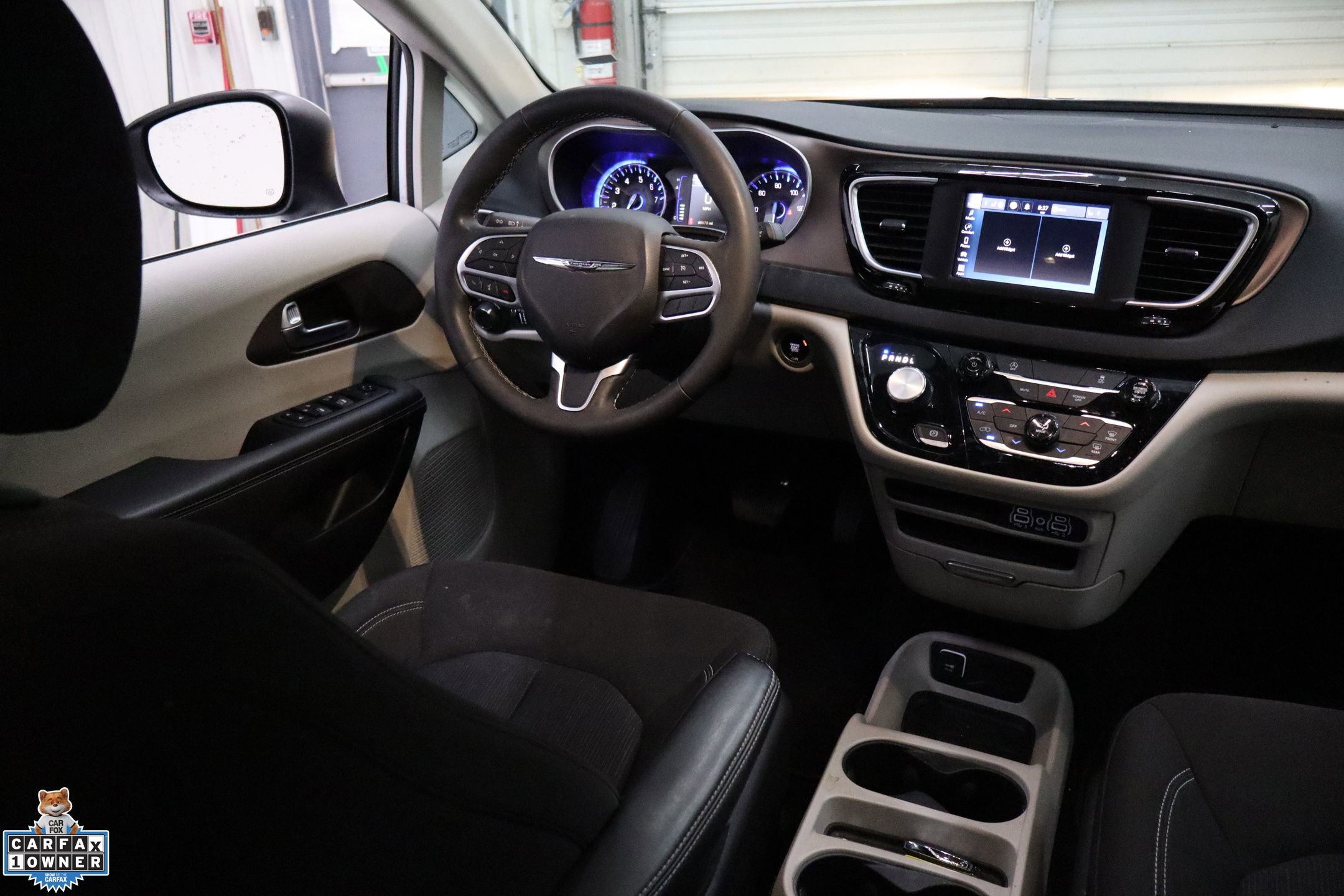 Used 2024 Chrysler Voyager LX image 27