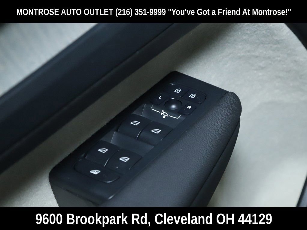 Used 2023 Volvo XC40 B5 Plus w/ Climate Package image 21