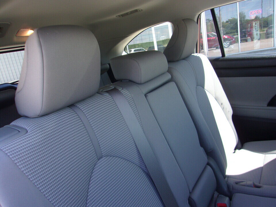 Used 2020 Toyota Highlander LE AWD/4WD image 16