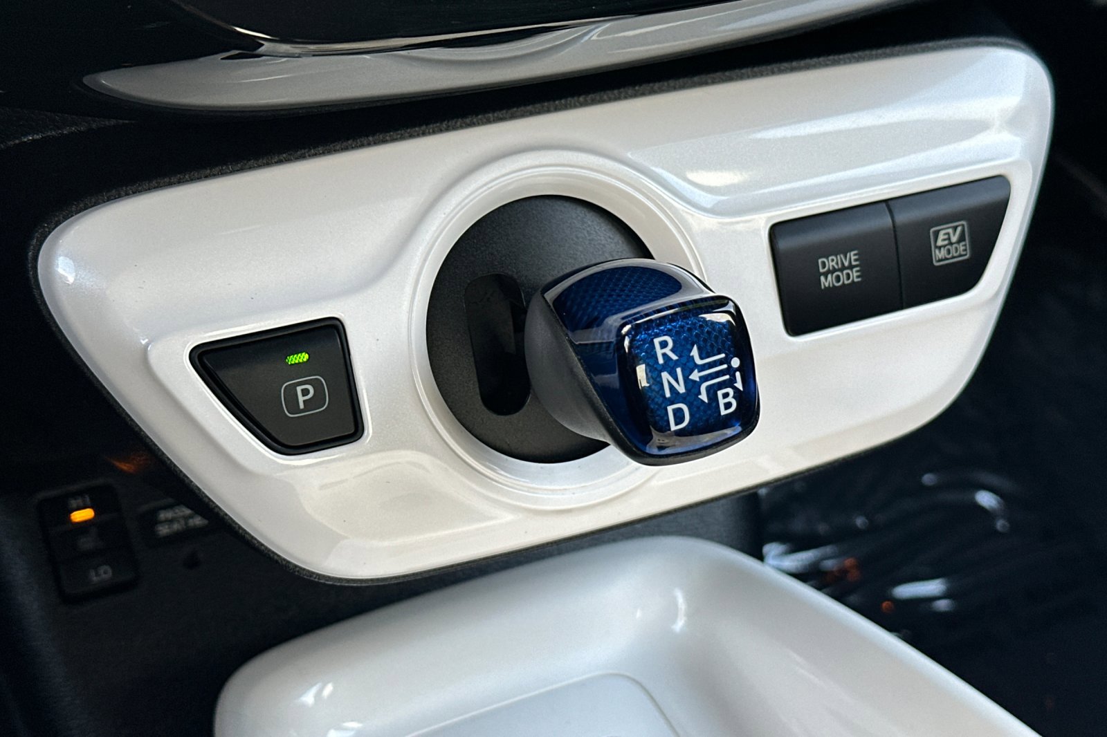 Used 2016 Toyota Prius Four image 22