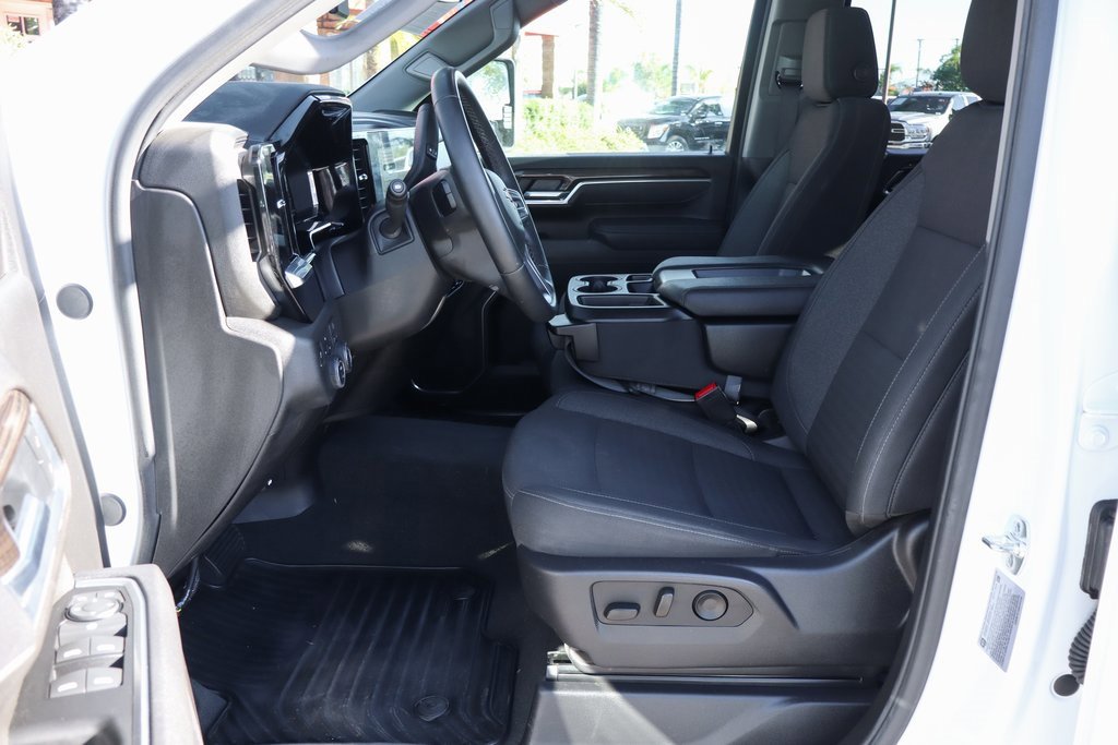 Used 2025 Chevrolet Silverado 3500 LT w/ Convenience Package image 19