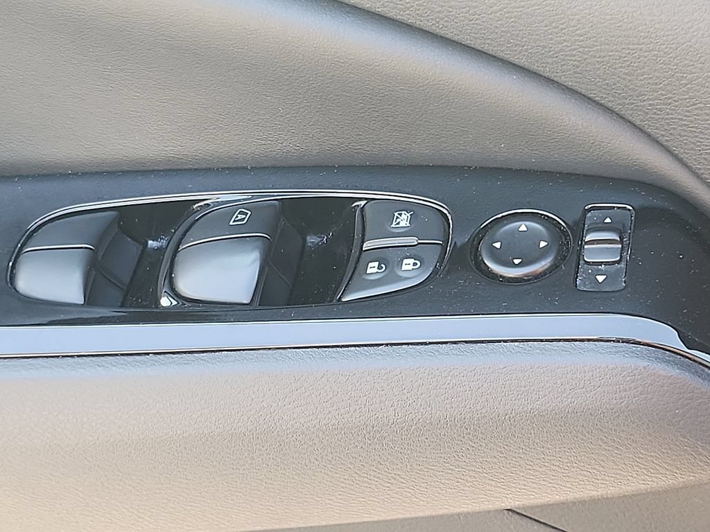 Used 2024 Nissan Altima 2.5 SR FWD image 25