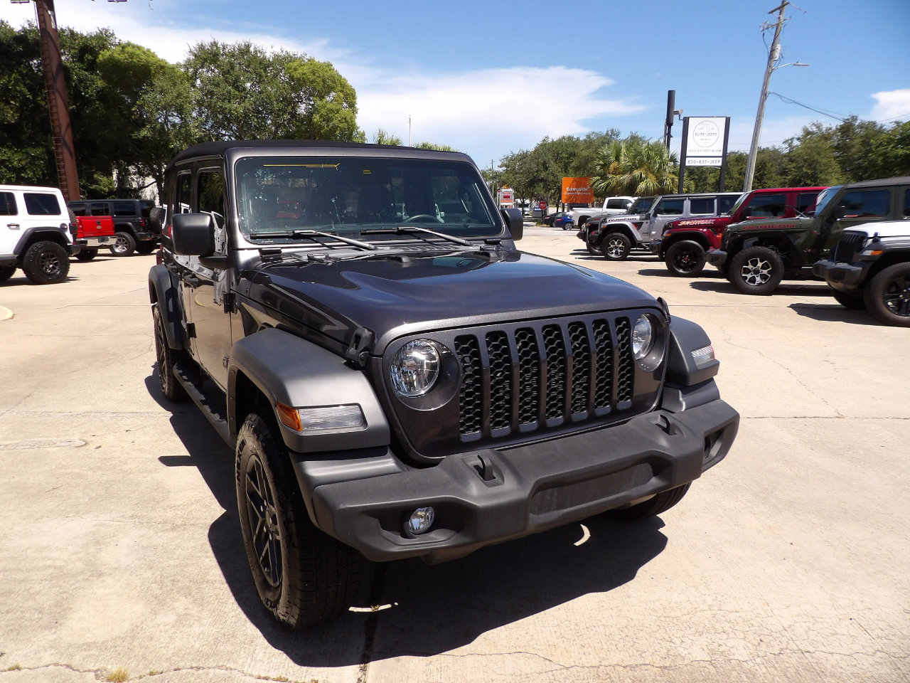 Used 2024 Jeep Wrangler Unlimited Sport image 3