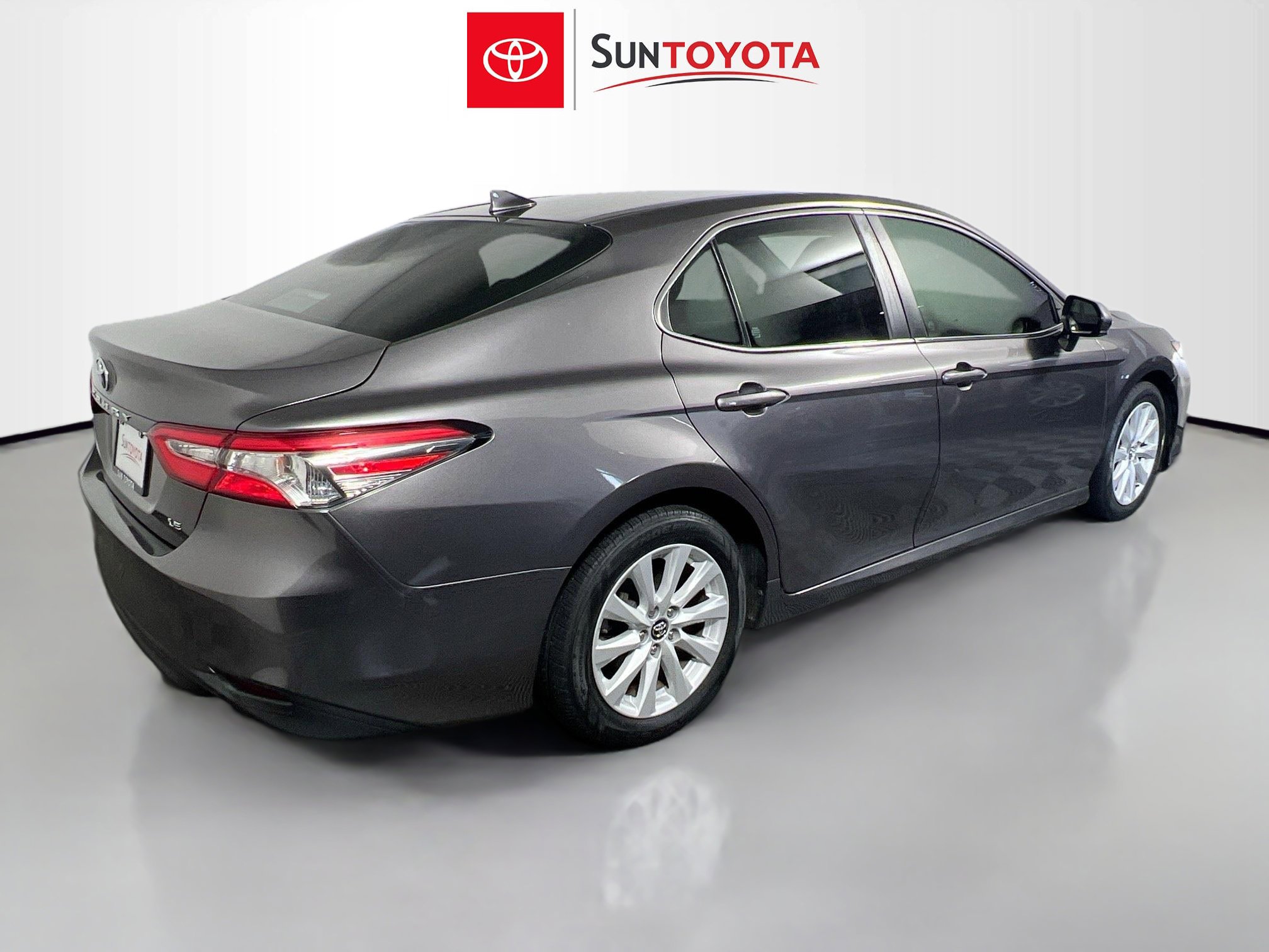 Used 2020 Toyota Camry LE FWD image 4