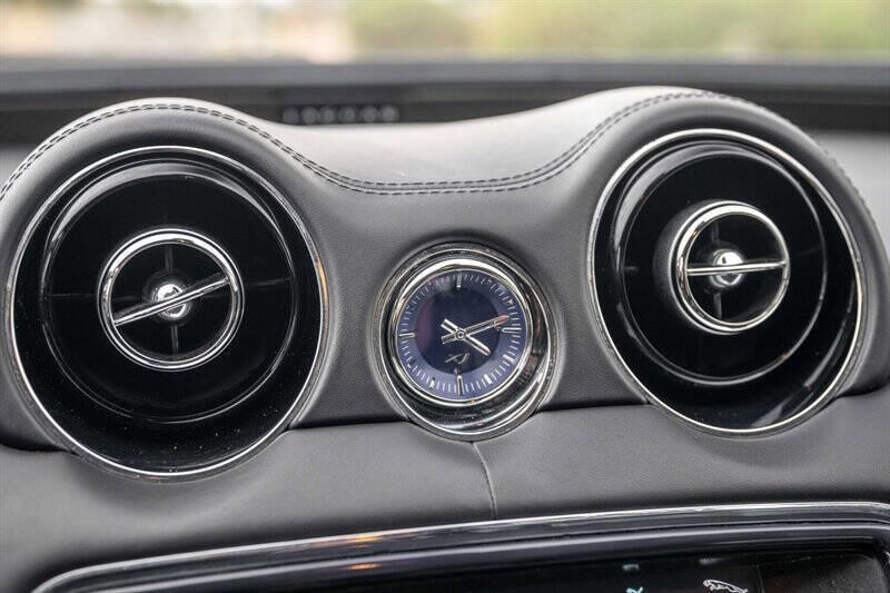 Used 2011 Jaguar XJ L RWD image 15