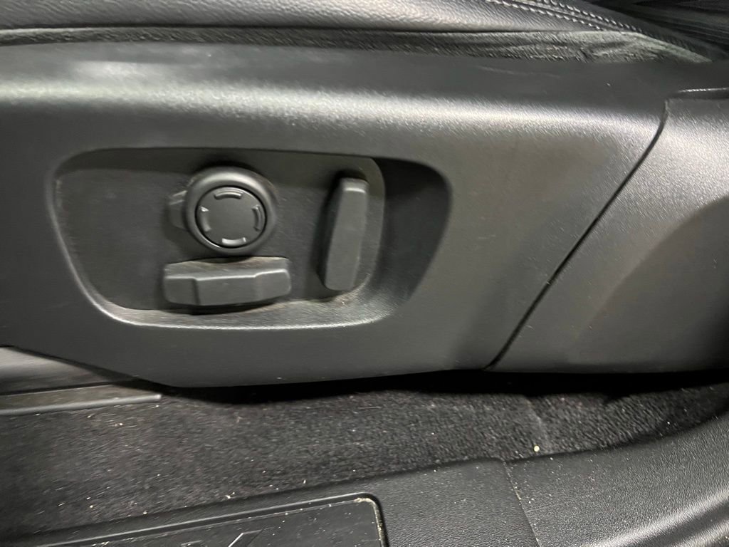 Used 2020 Land Rover Discovery Sport SE image 23