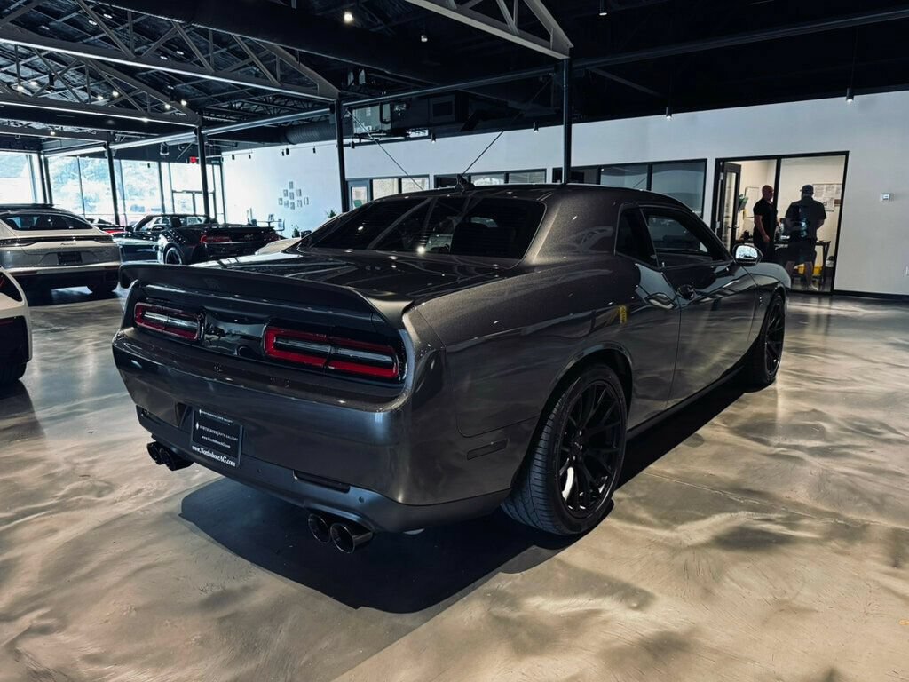 Used 2016 Dodge Challenger SRT Hellcat RWD image 5