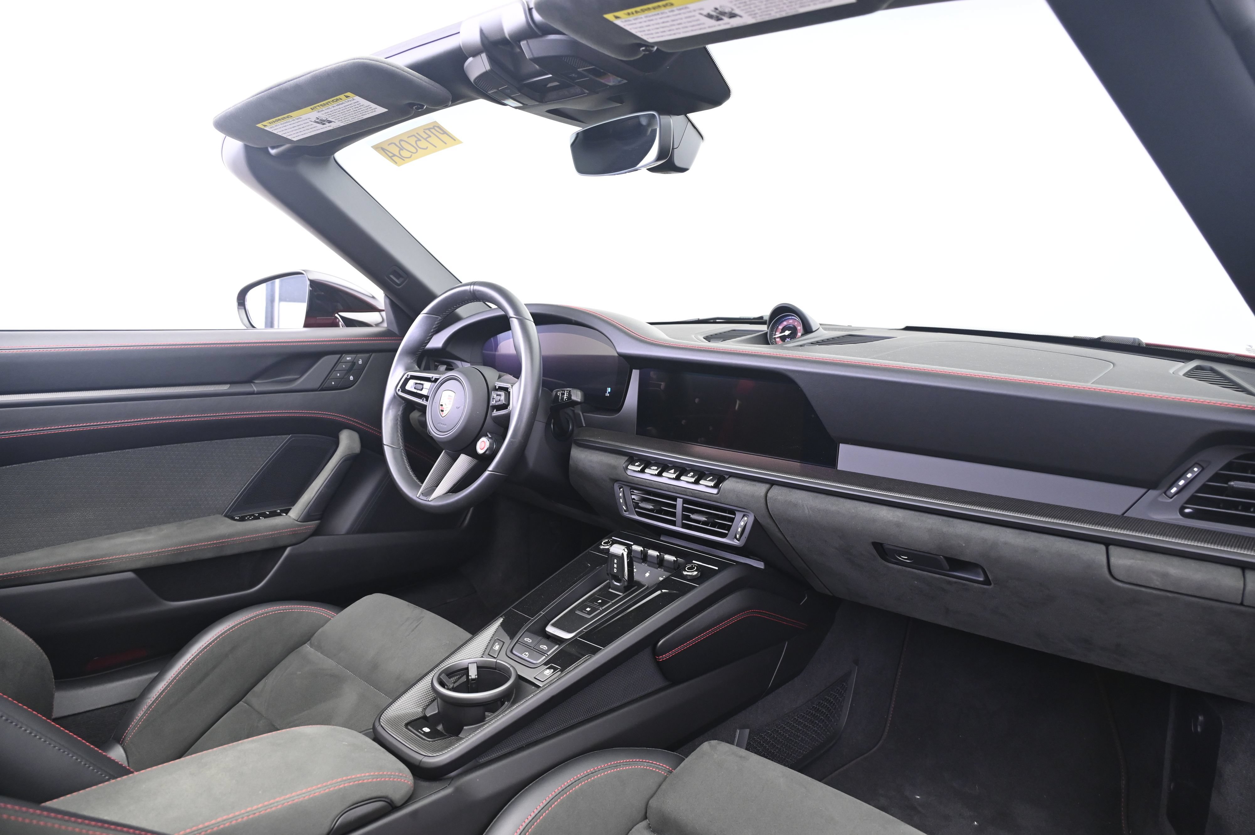 Certified 2025 Porsche 911 Carrera GTS RWD image 21
