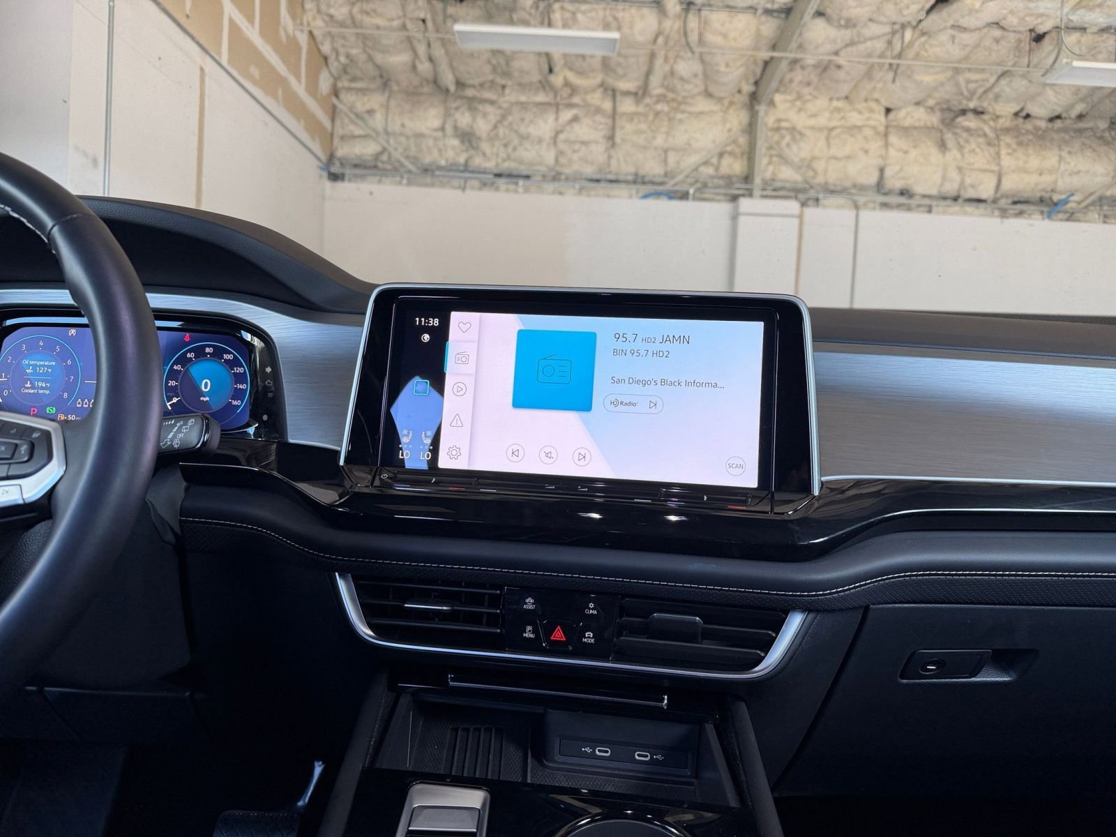 Used 2025 Volkswagen Atlas Cross Sport SE image 18