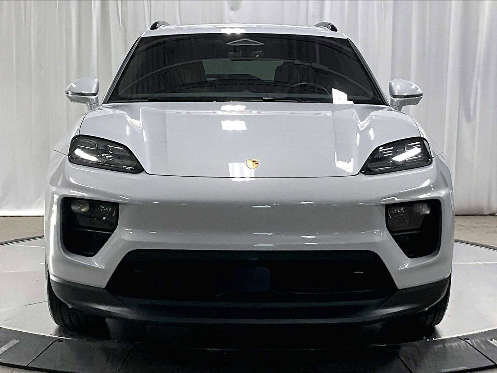 Used 2024 Porsche Macan 4 Electric image 13