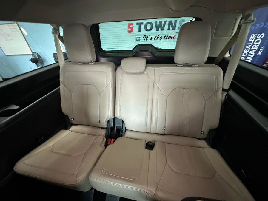 Used 2023 Ford Expedition Max Limited image 32