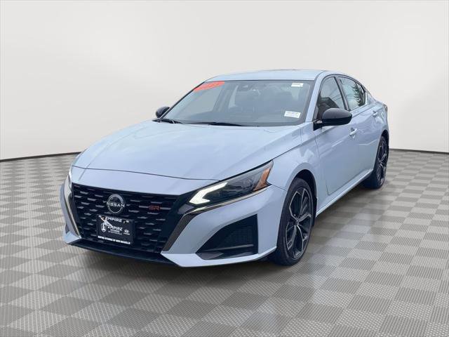 Used 2023 Nissan Altima 2.5 SR image 3