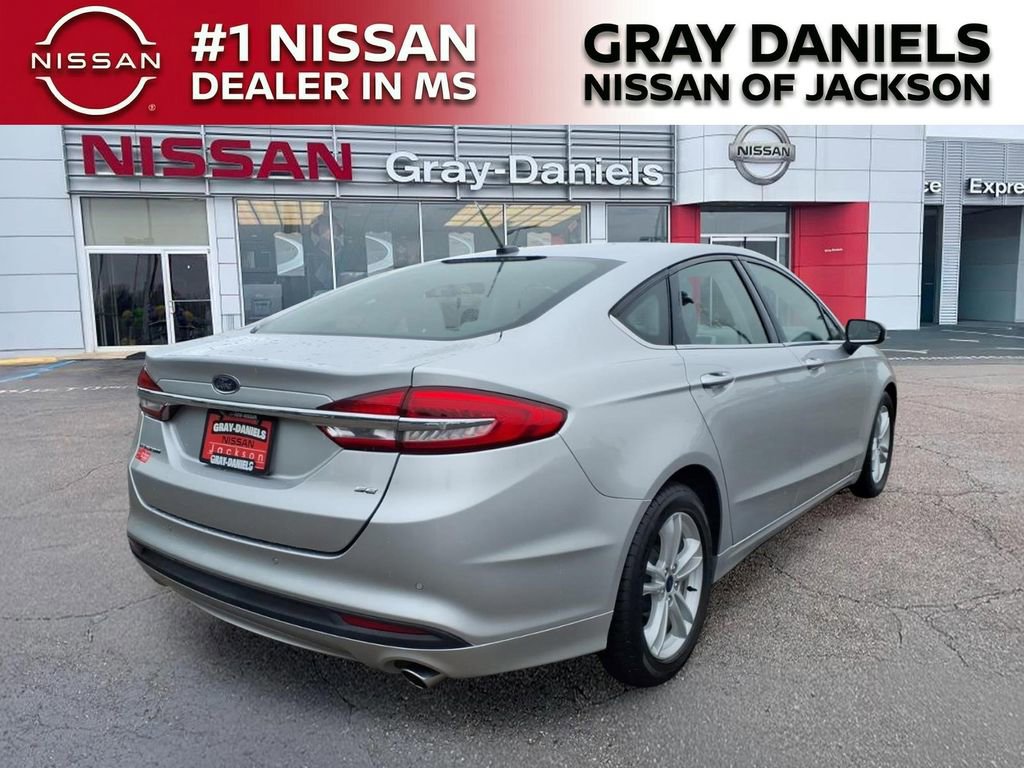 Used 2018 Ford Fusion SE w/ Fusion SE Technology Package FWD image 7