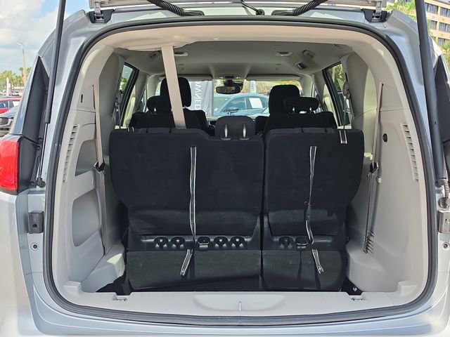 Used 2023 Chrysler Voyager LX FWD image 7