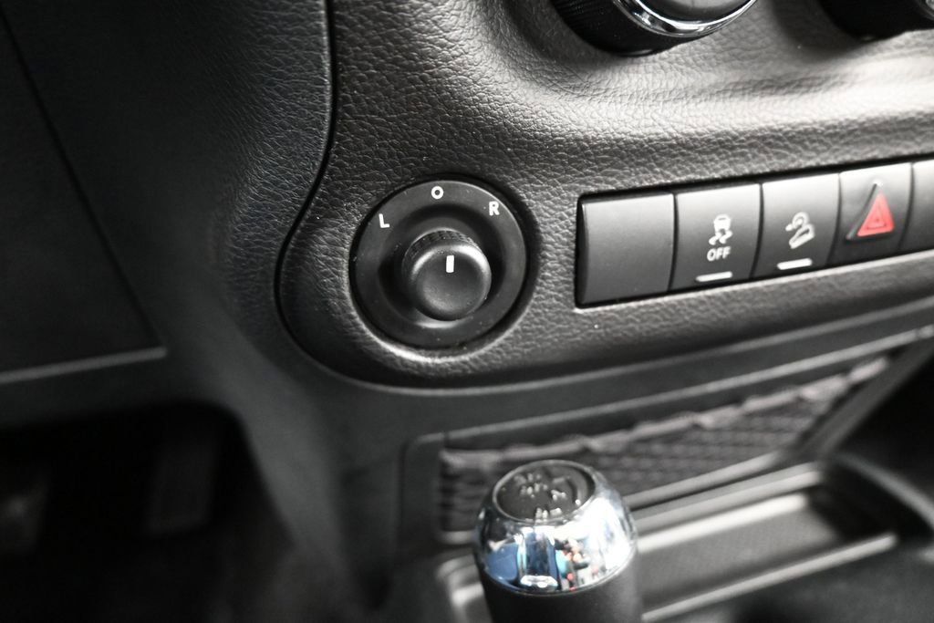 Used 2018 Jeep Wrangler Unlimited Sport S AWD/4WD image 23