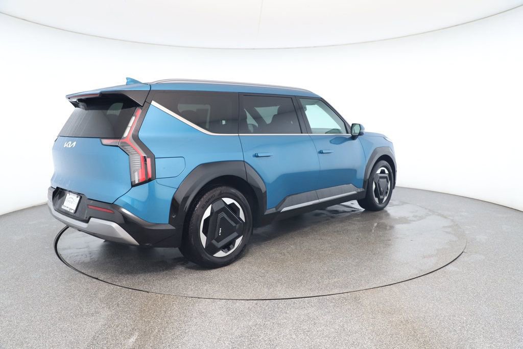 Used 2024 Kia EV9 Land image 5