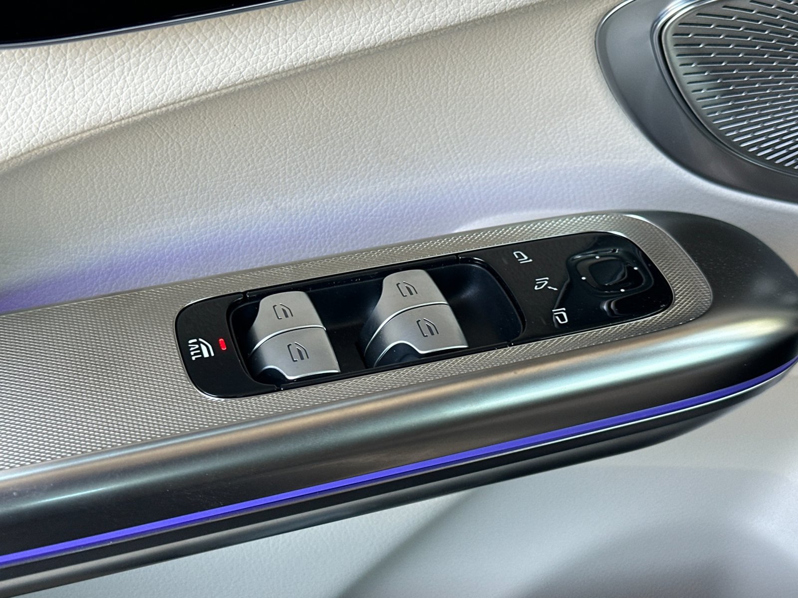 New 2026 Mercedes-Benz CLE 300 4MATIC Cabriolet image 13