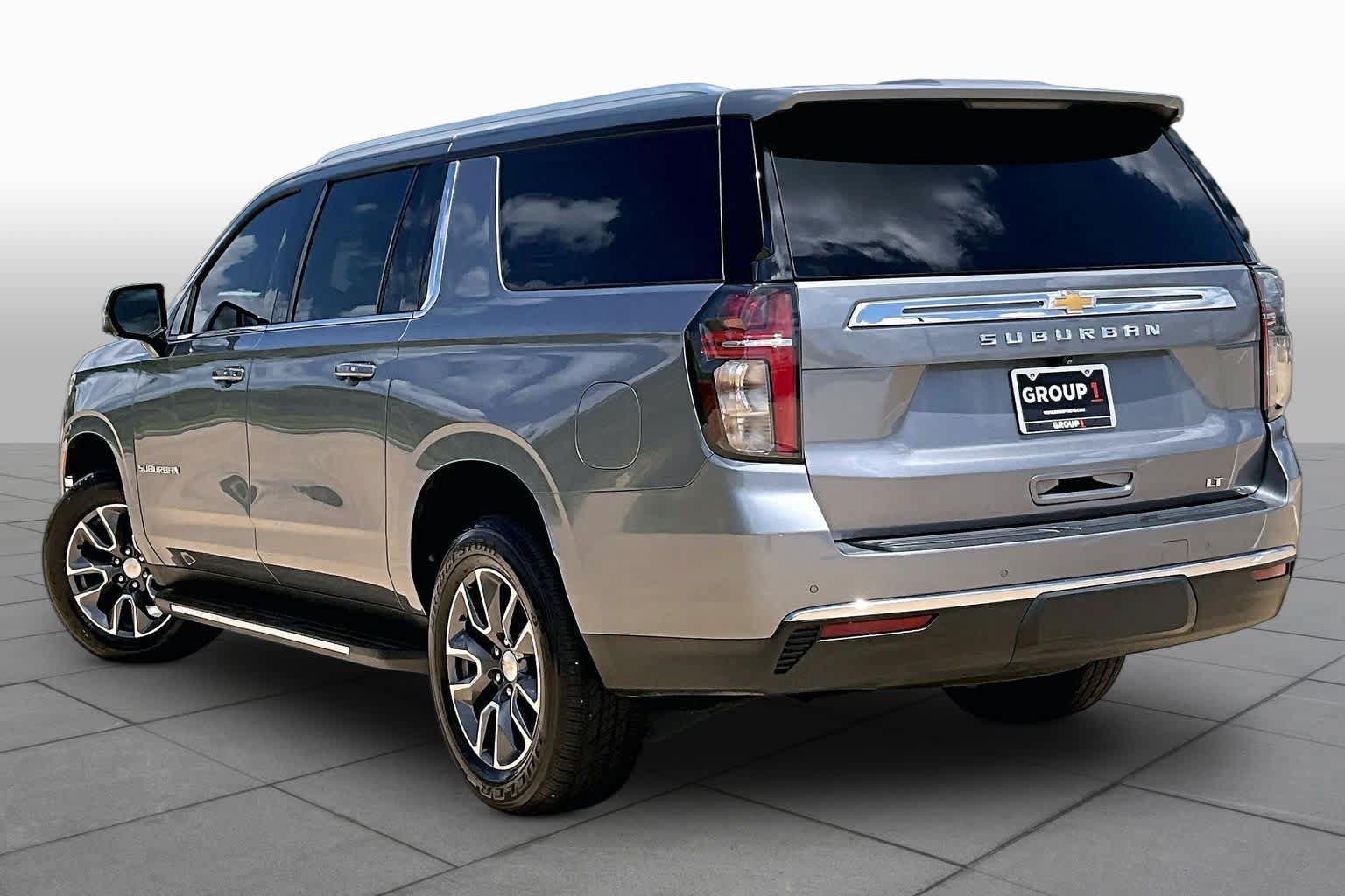 Used 2022 Chevrolet Suburban LT w/ Luxury Package RWD image 12