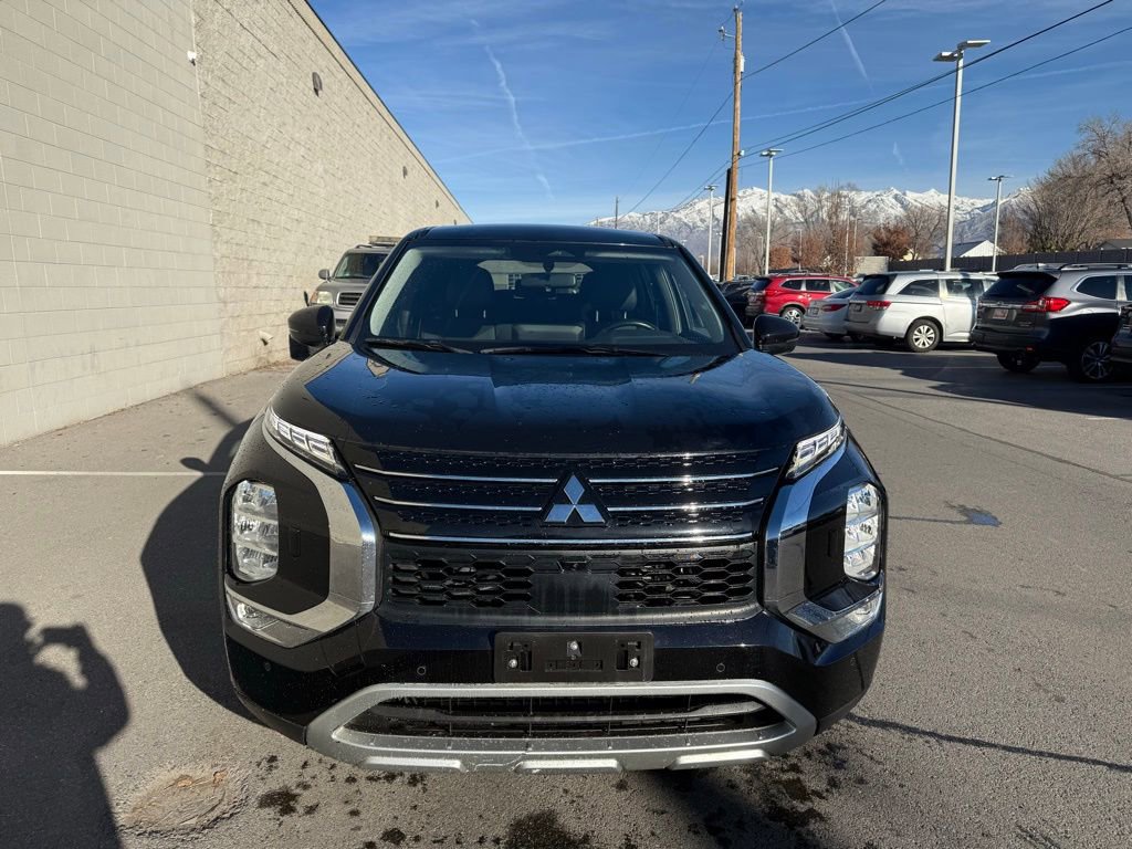 Used 2023 Mitsubishi Outlander SE image 5