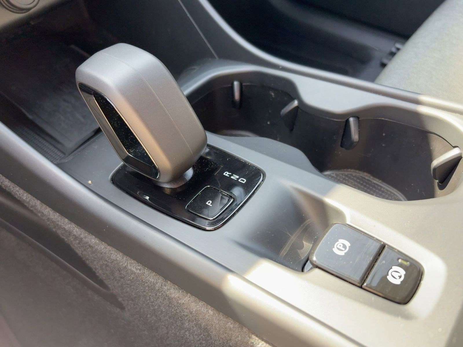 Certified 2024 Volvo XC40 B5 Core image 16