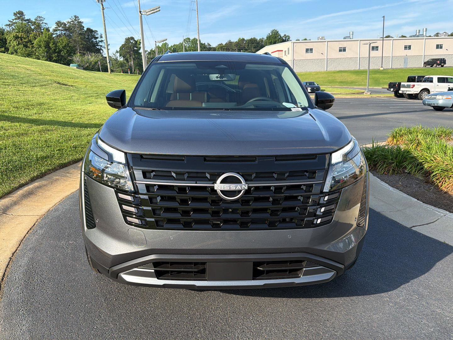 New 2026 Nissan Pathfinder Platinum w/ Cargo Package FWD image 8