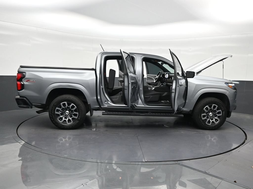 Used 2024 Chevrolet Colorado Z71 w/ Z71 Convenience Package 2 AWD/4WD image 32