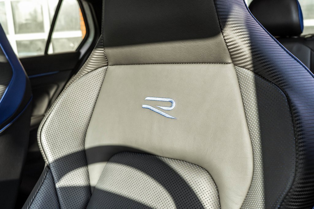 Used 2024 Volkswagen Golf R image 7