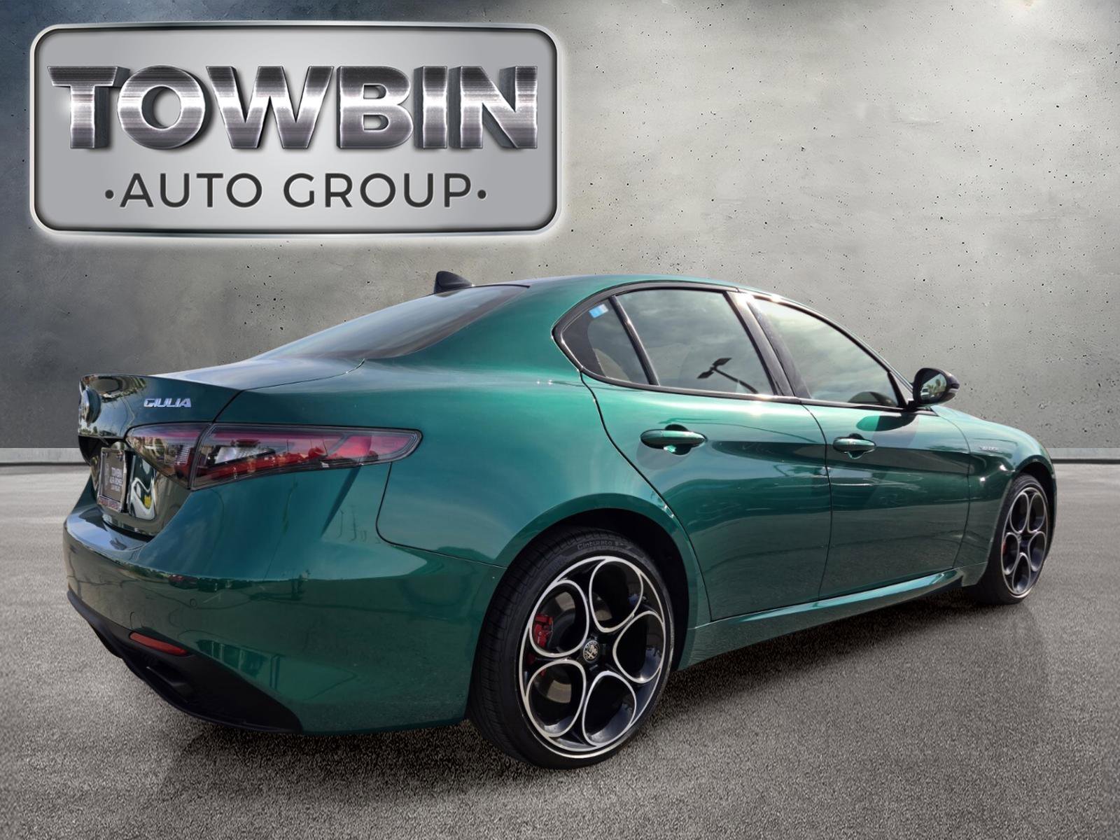 Used 2025 Alfa Romeo Giulia AWD image 4