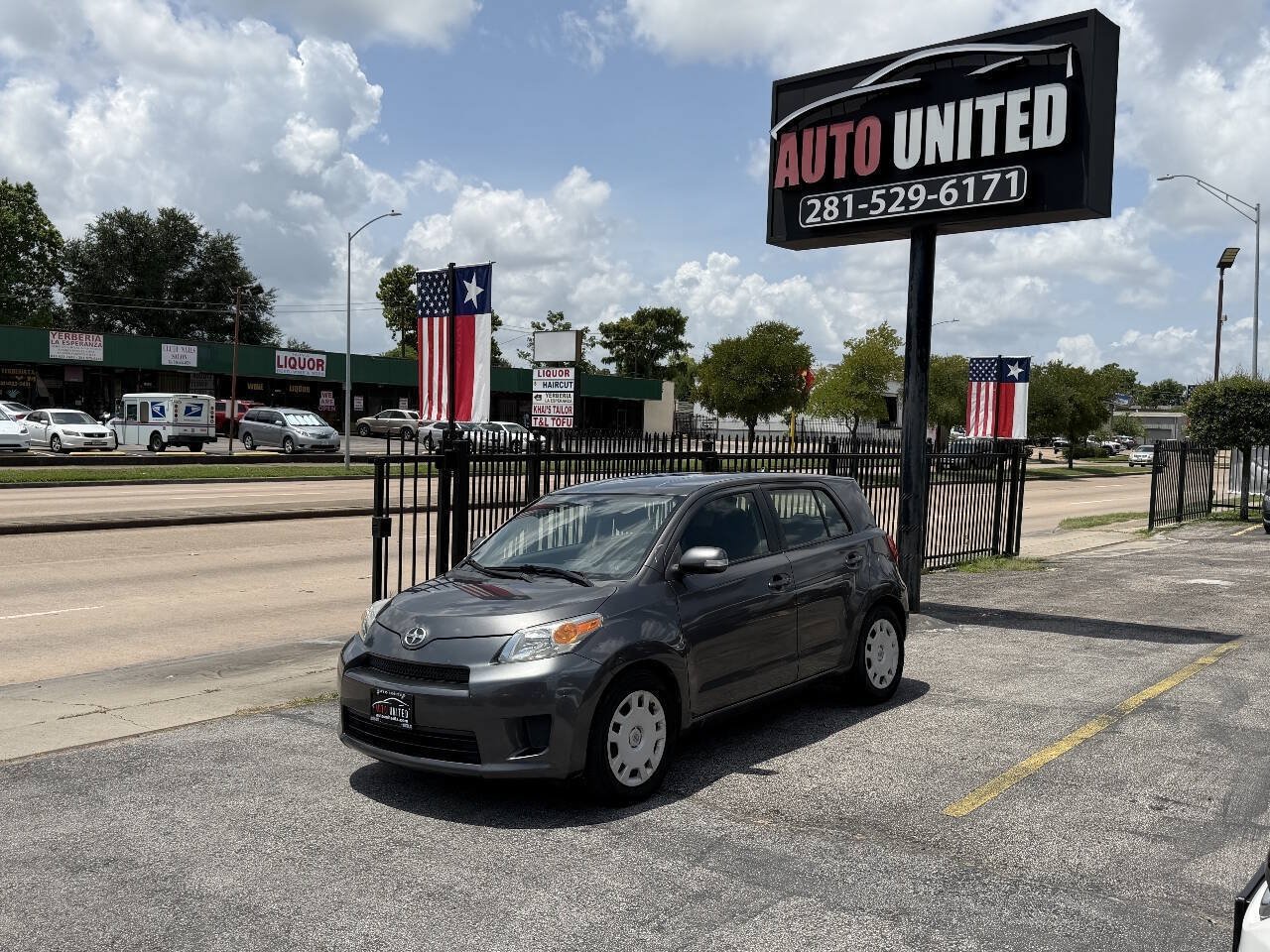 Used 2010 Scion xD FWD image 1