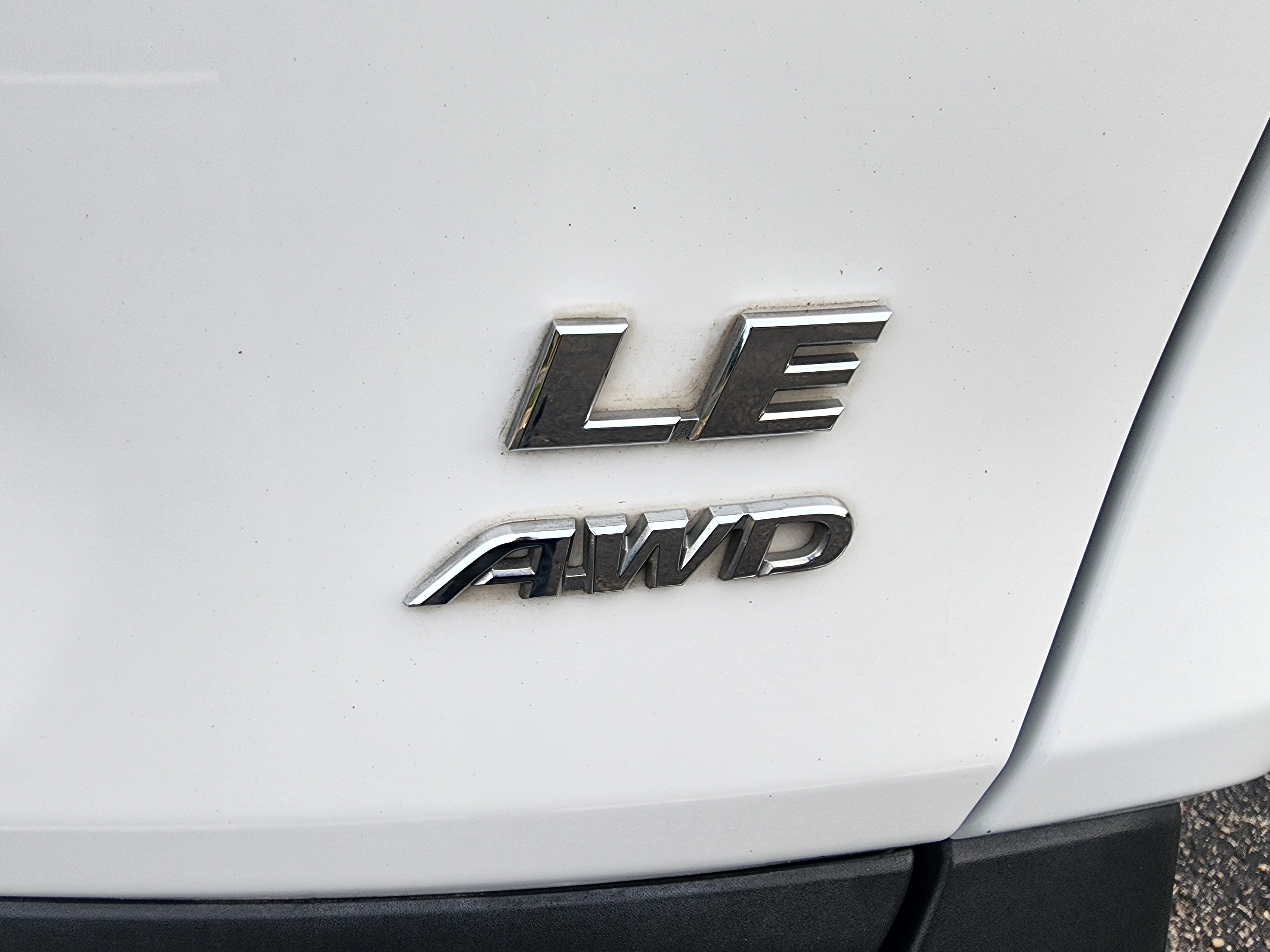 Used 2023 Toyota RAV4 LE AWD/4WD image 9
