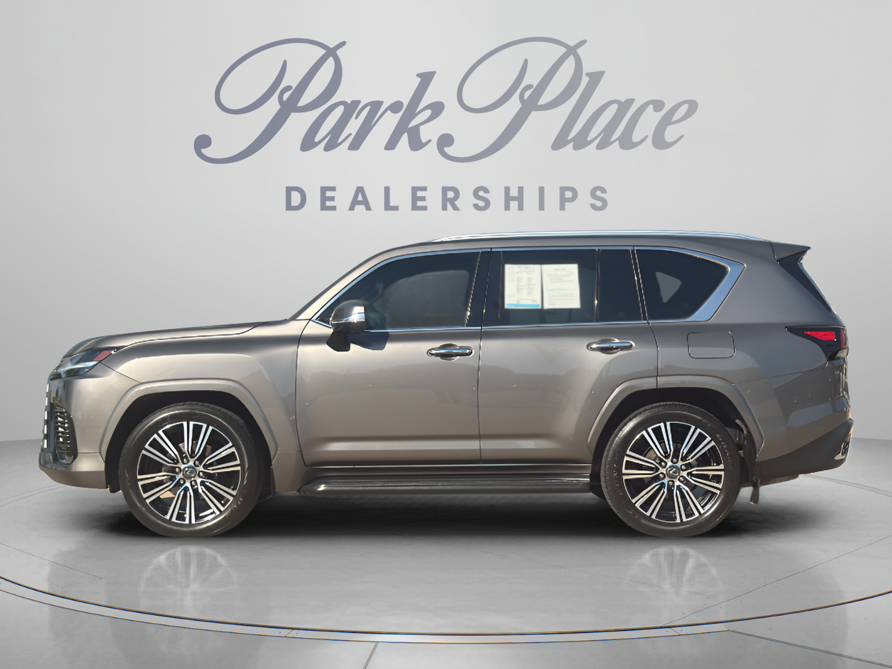 Used 2024 Lexus LX 600 4WD w/ Luxury Package image 2