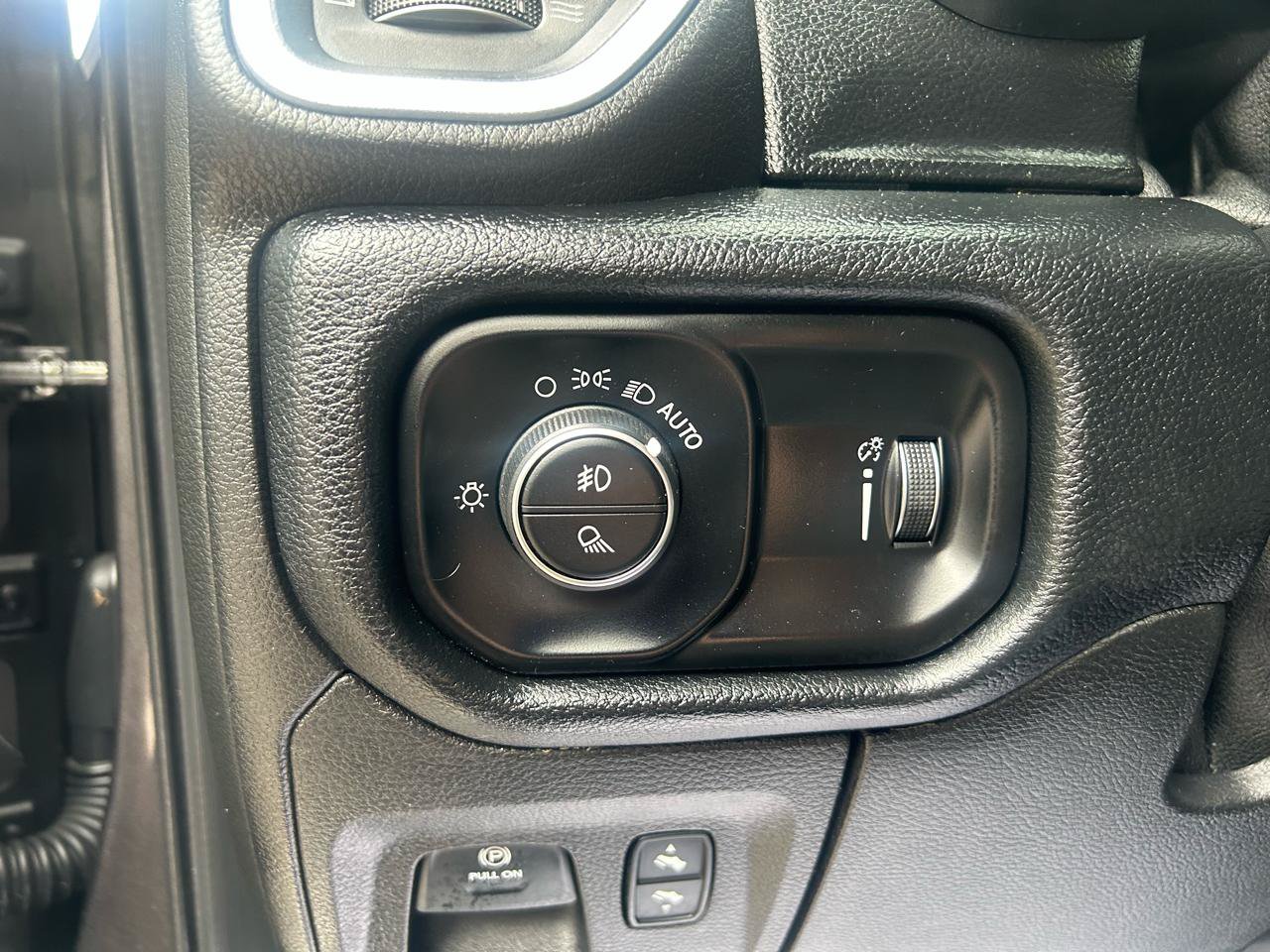 Used 2020 RAM 1500 Big Horn AWD/4WD image 17
