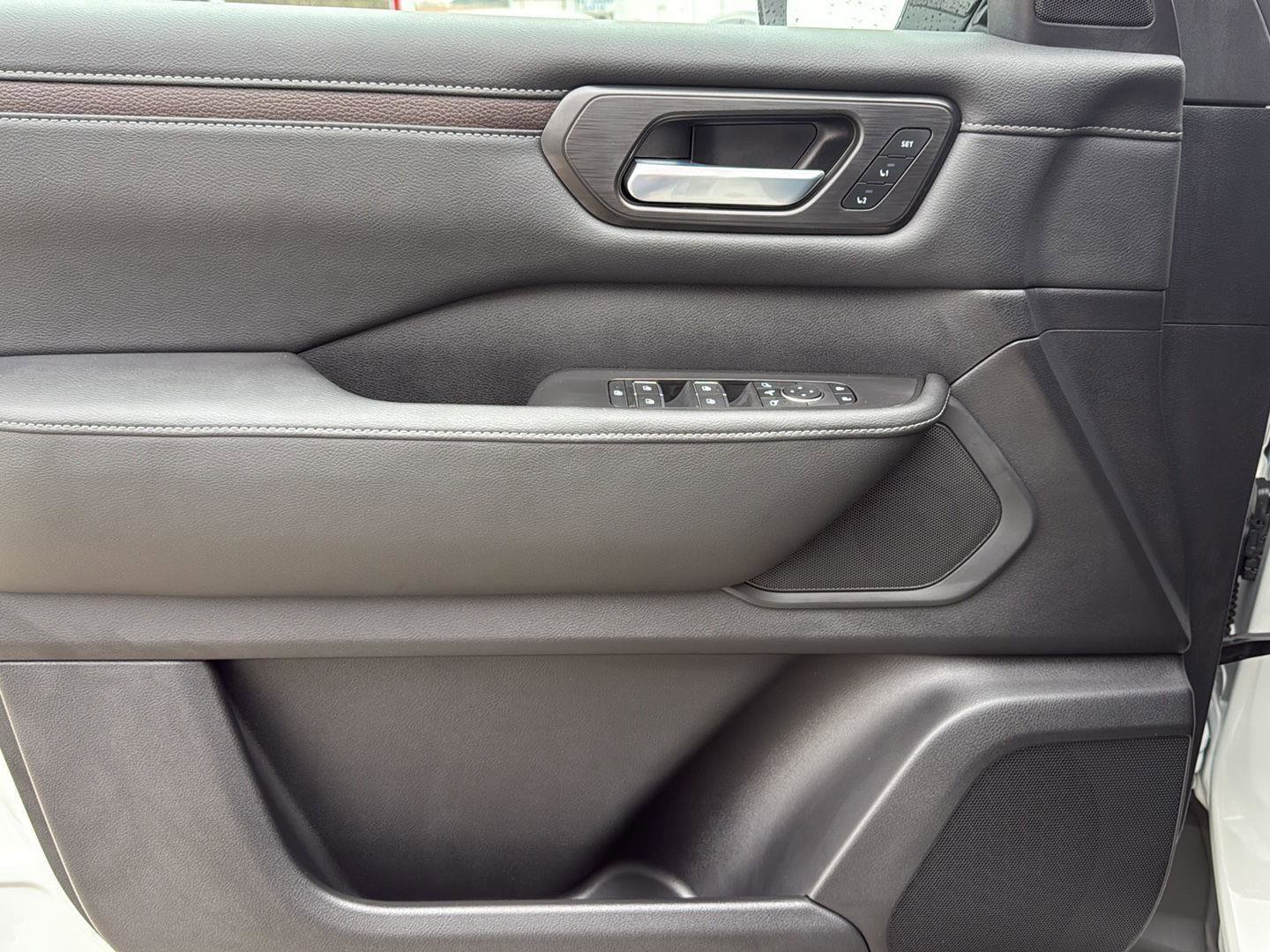 New 2026 Nissan Armada SL w/ Captain's Chari Seat Package image 15
