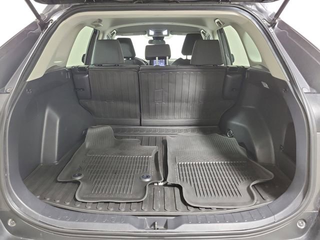 Used 2021 Toyota RAV4 LE FWD image 10