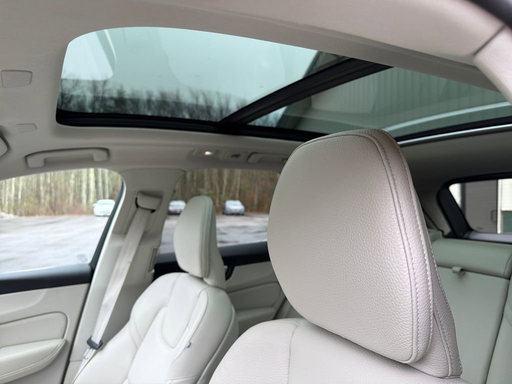 Used 2023 Volvo XC60 B5 Plus w/ Climate Package image 22