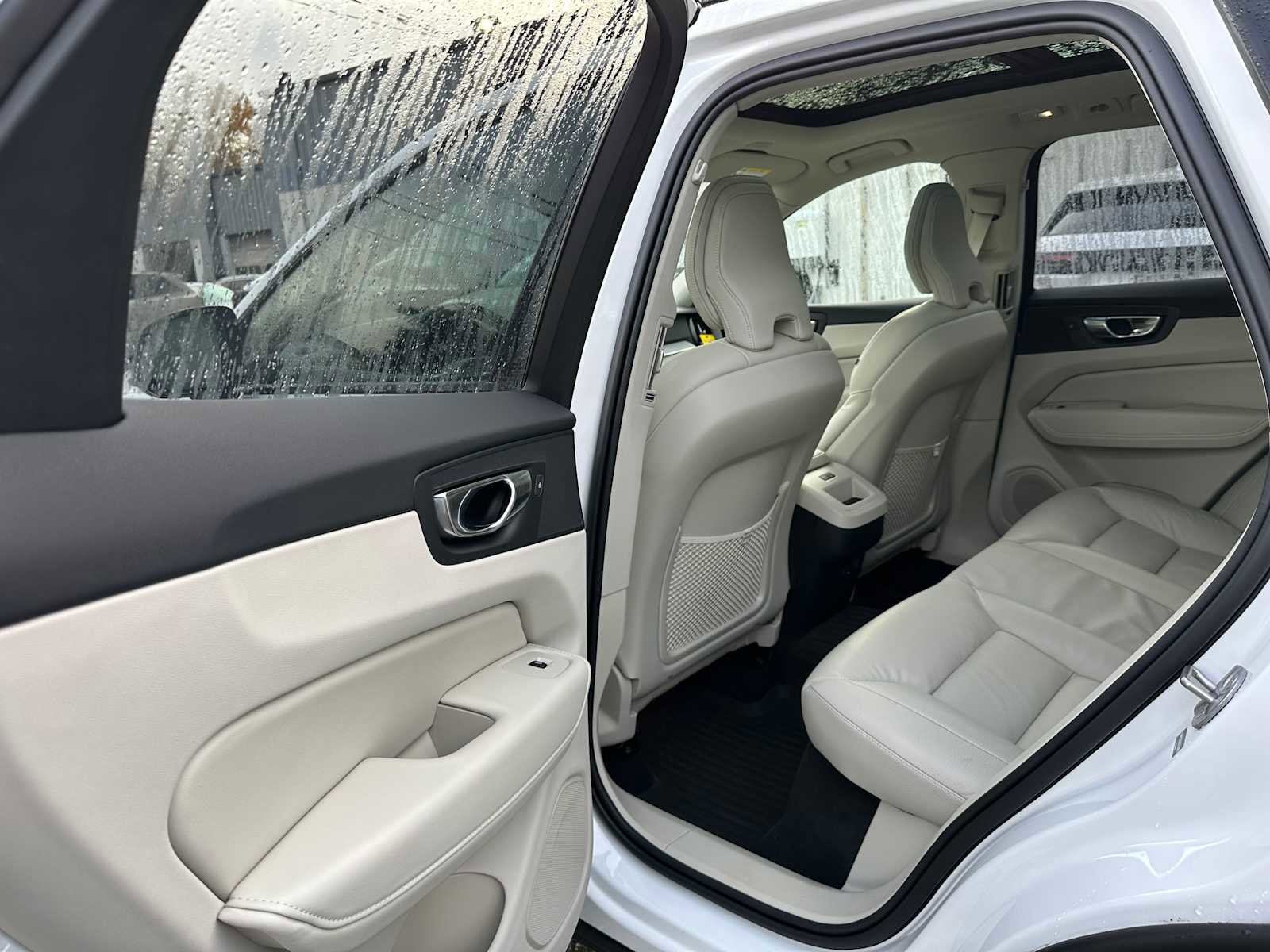 Used 2025 Volvo XC60 B5 Plus w/ Protection Package Premier image 16