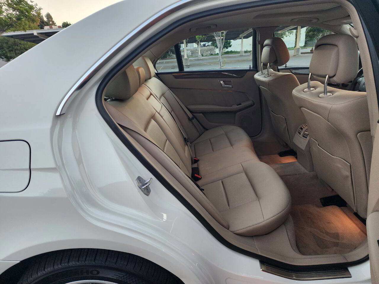 Used 2010 Mercedes-Benz E 350 Sedan image 17