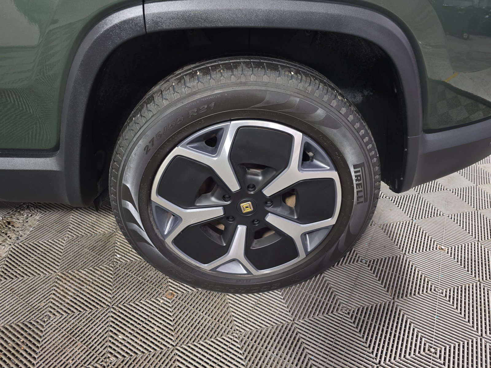 Used 2024 Rivian R1S Adventure AWD/4WD image 10