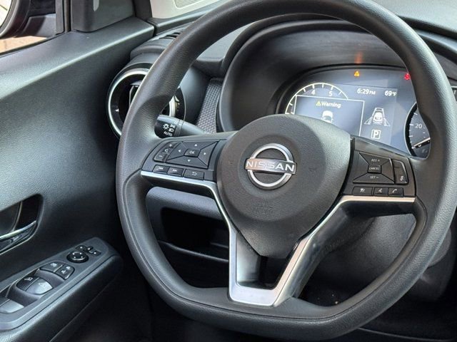 Used 2023 Nissan Kicks SV image 16