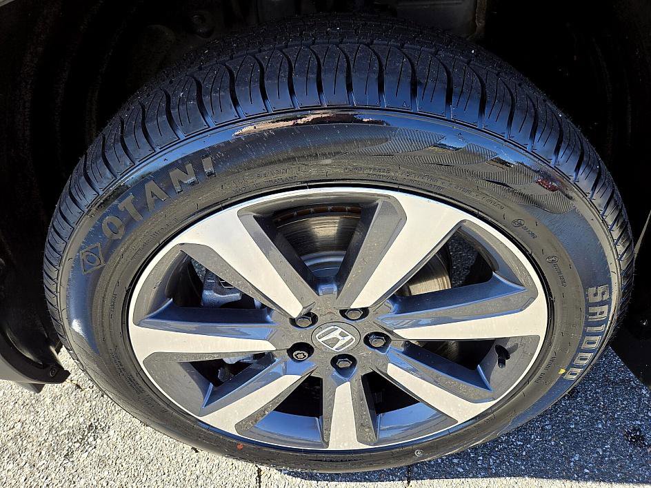 Used 2025 Honda Pilot Touring image 14