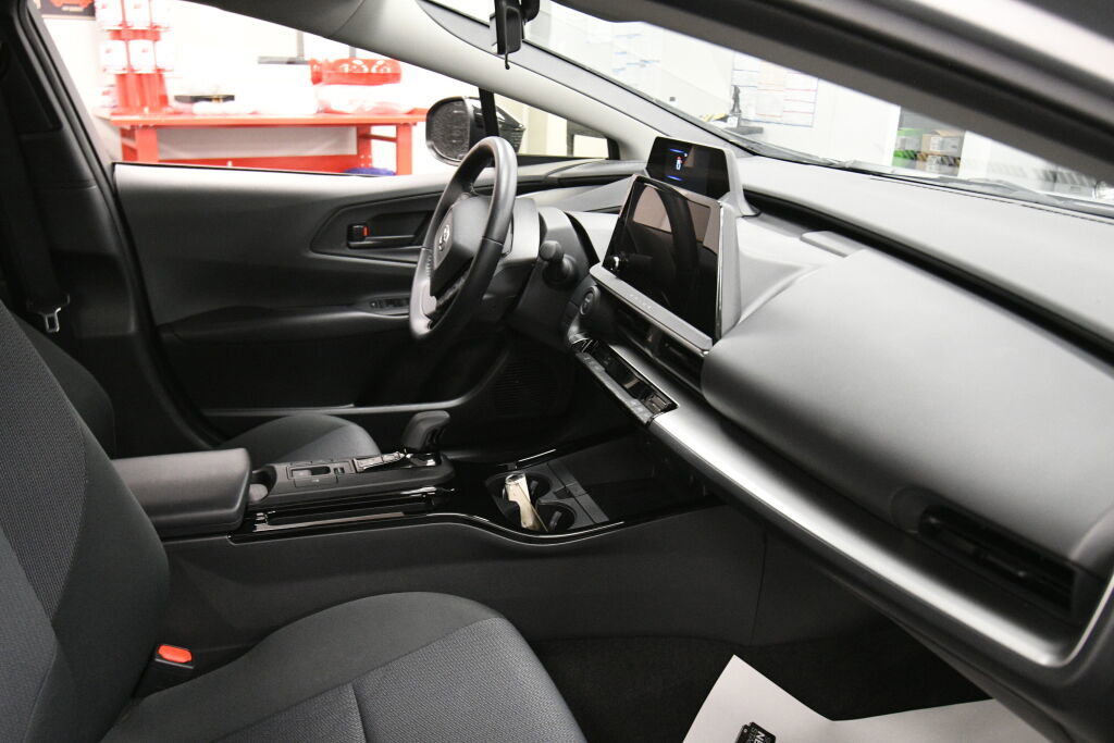Used 2024 Toyota Prius LE image 27