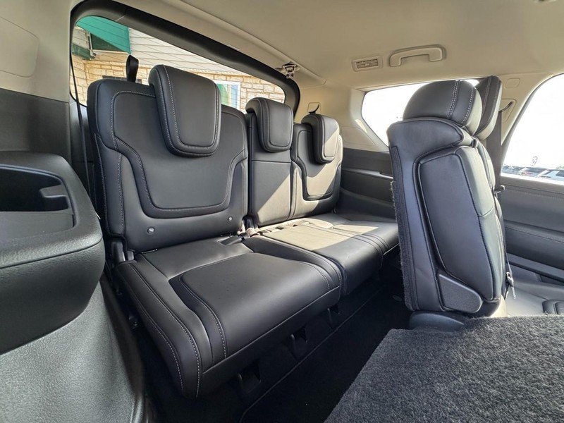 Used 2025 Nissan Armada SV AWD/4WD image 18