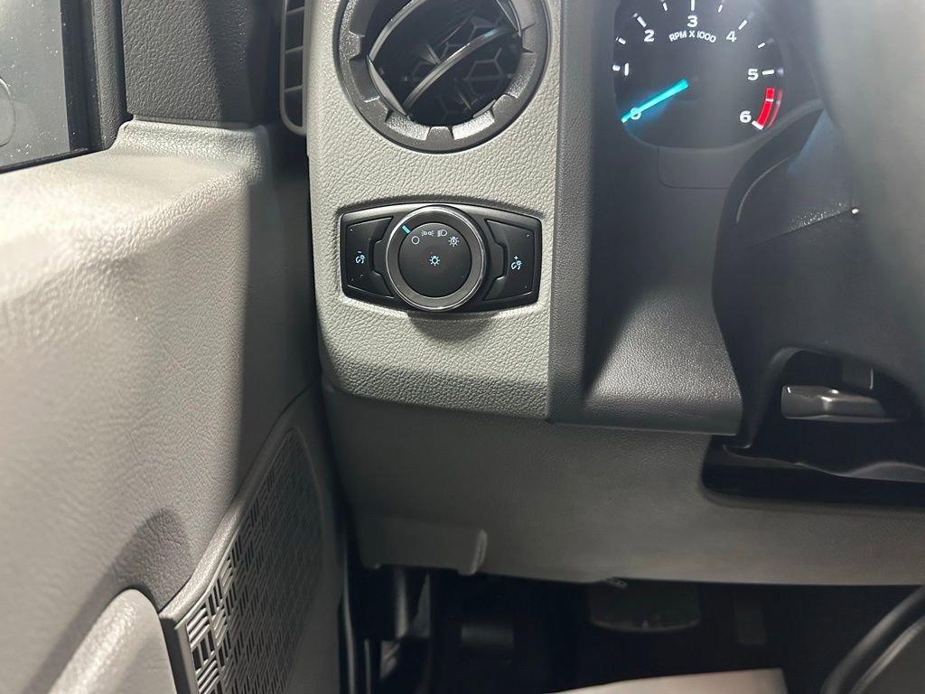Used 2024 Ford E-350 and Econoline 350 Super Duty image 18