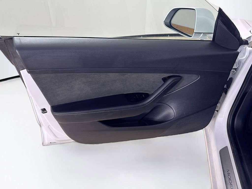 Used 2020 Tesla Model 3 Standard Range RWD image 11