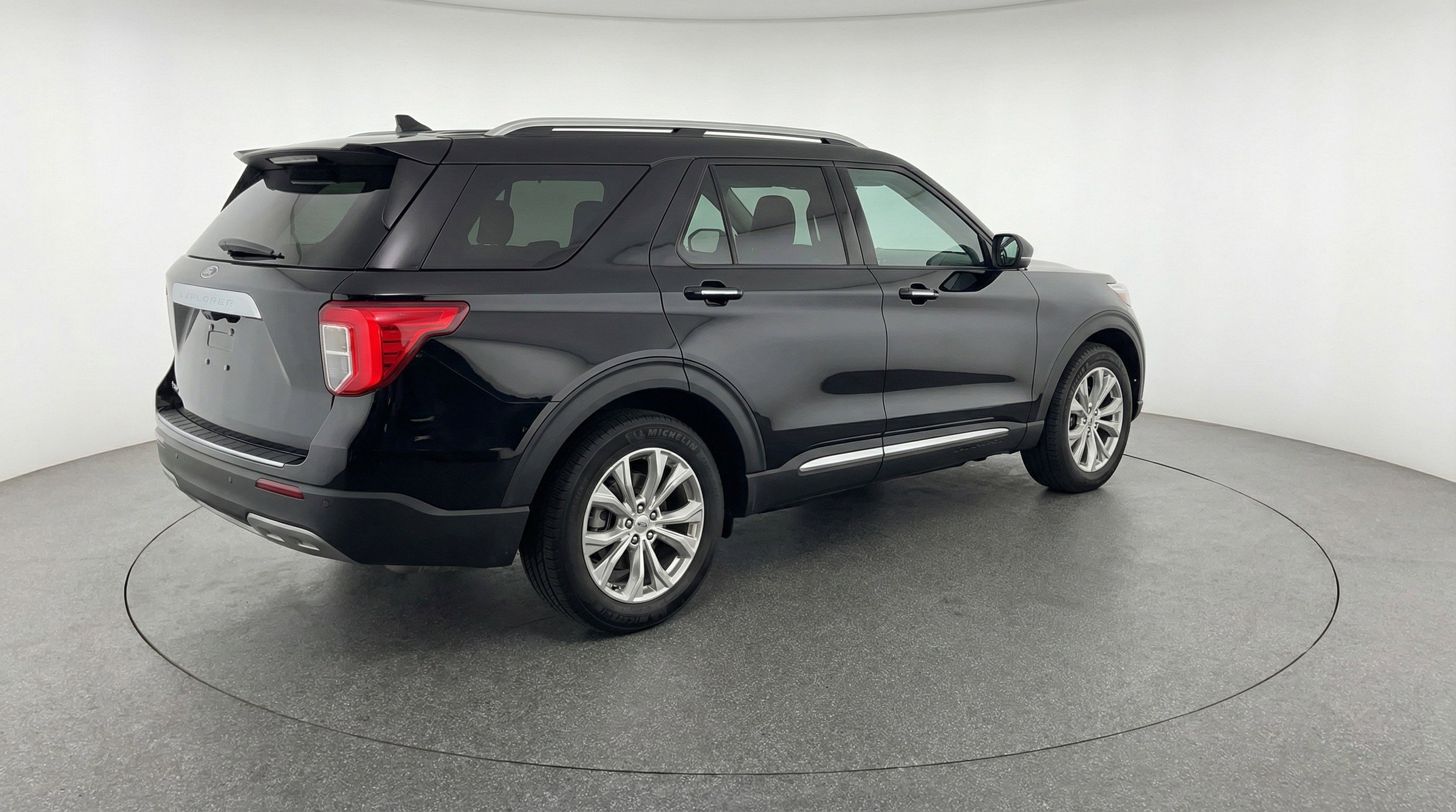 Used 2024 Ford Explorer Limited image 9