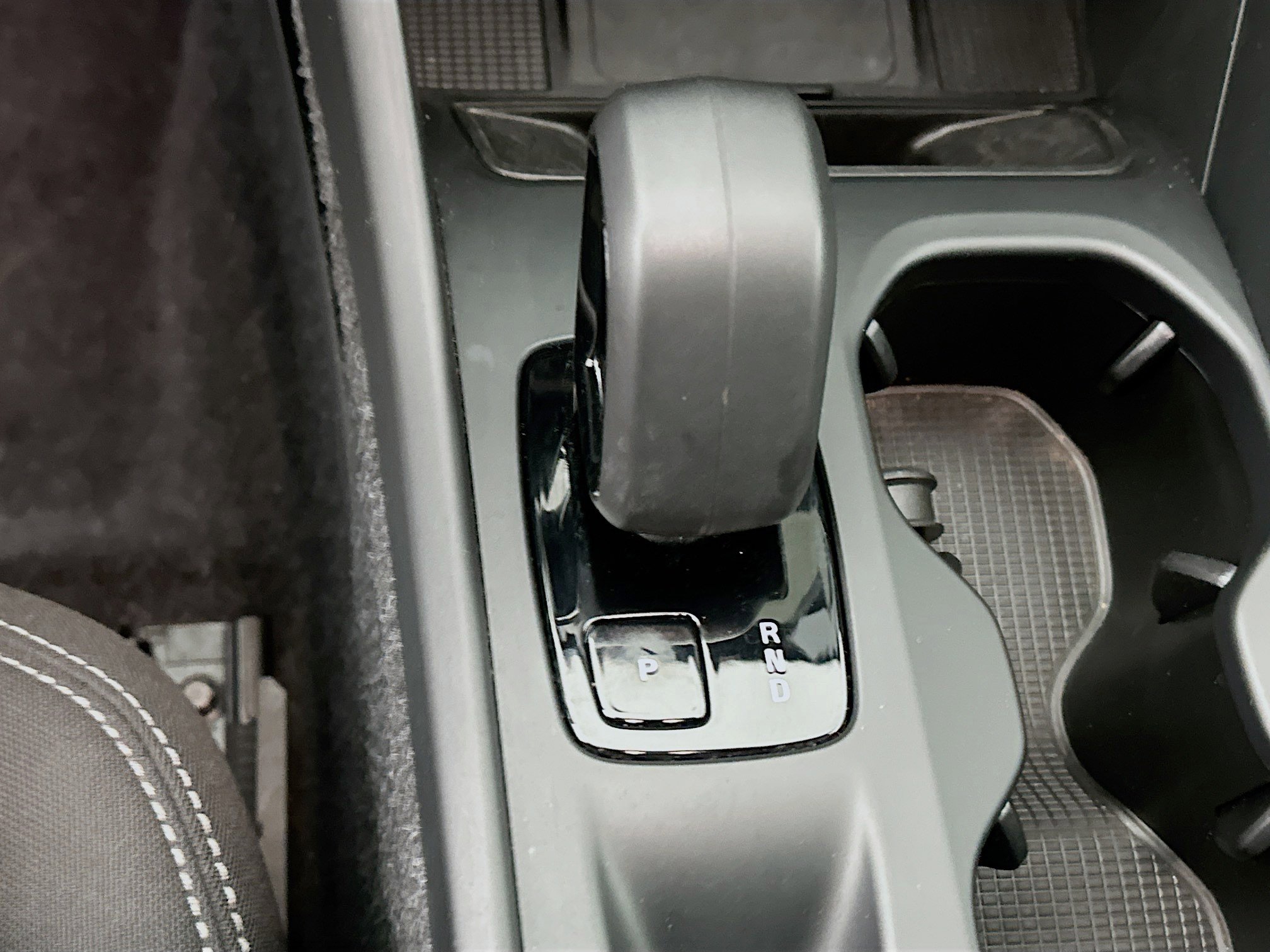 Used 2025 Volvo XC40 B5 Core image 24