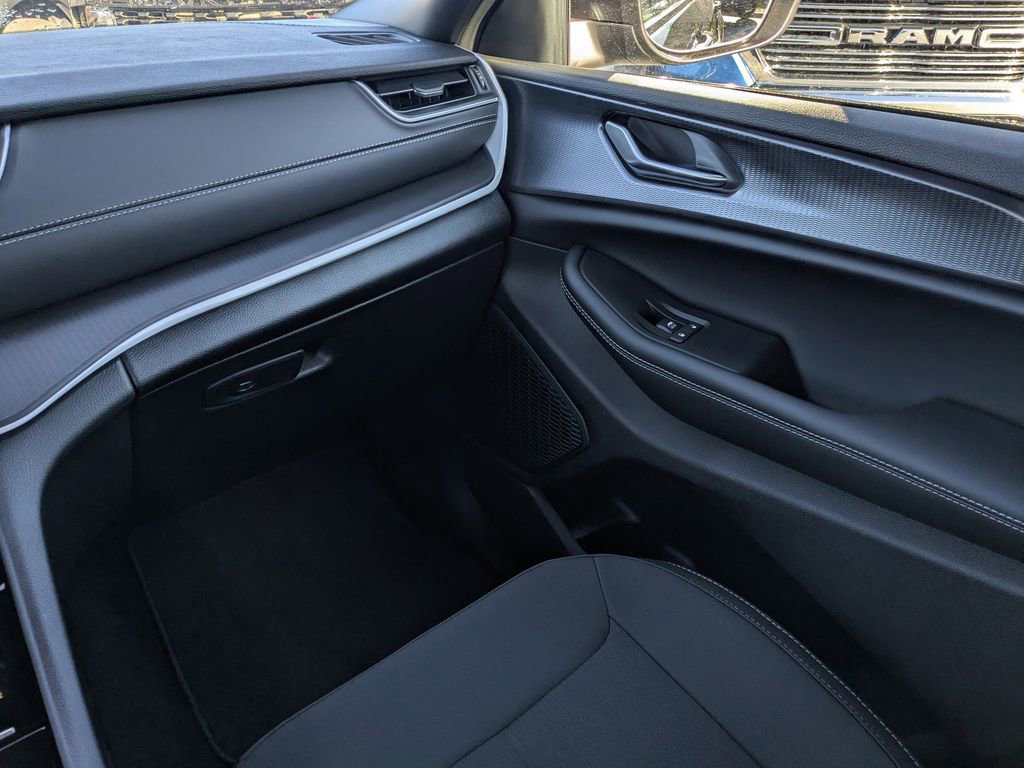 New 2025 Jeep Grand Cherokee Laredo X w/ Trailer Tow Package image 13