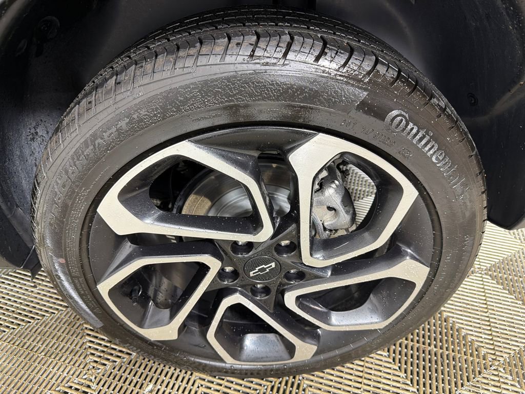 Used 2025 Chevrolet Trax RS w/ Driver Confidence Package FWD image 19